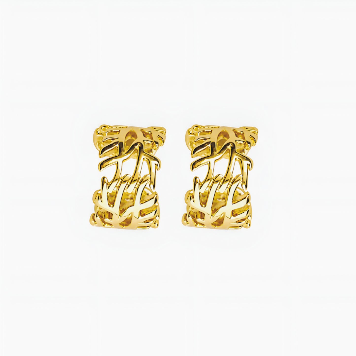 Gold plated leaf ear cuff for women with botanical design, lightweight statement ear cuff, elegant anti tarnish fashion jewellery for daily wear and party wear.